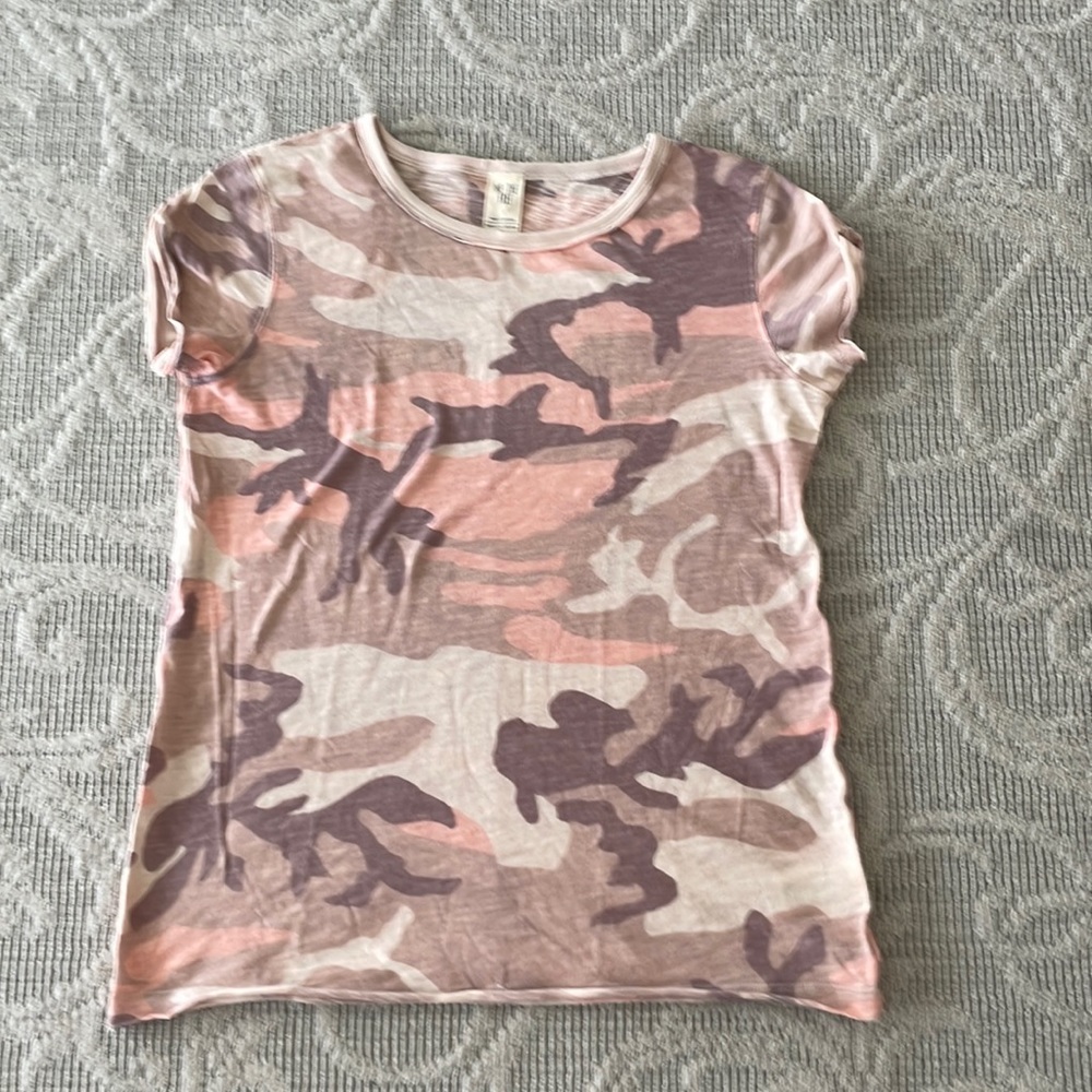 Worn once Free People Women’s small SZ S tee pink camo pattern